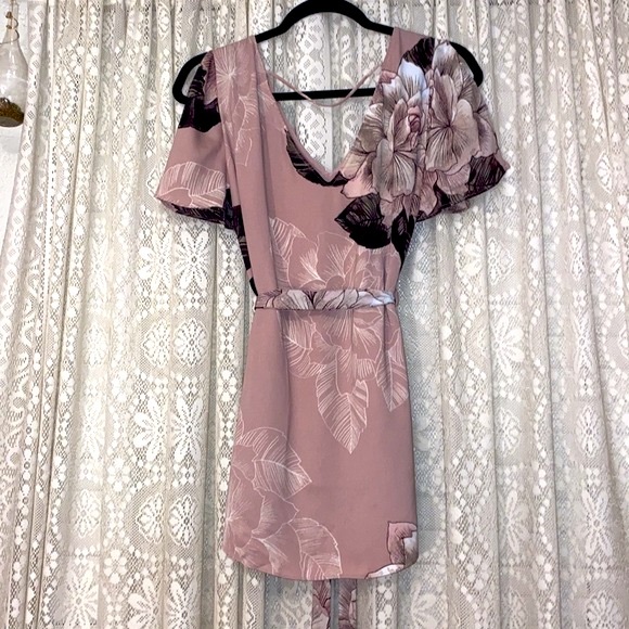 Beautiful Floral Blouse | Split Sleeve | V-Neck | Waist Tie | Dusty Pink - Picture 2 of 7